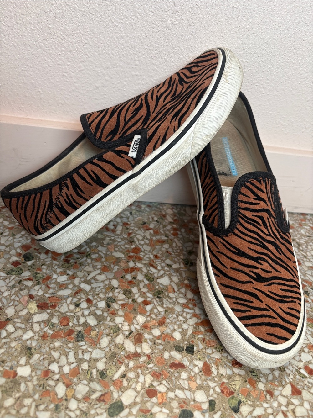 Vans Women’s 7.5 Men's 6 Slip-On Sneakers in Brown and Black Tiger Stripe